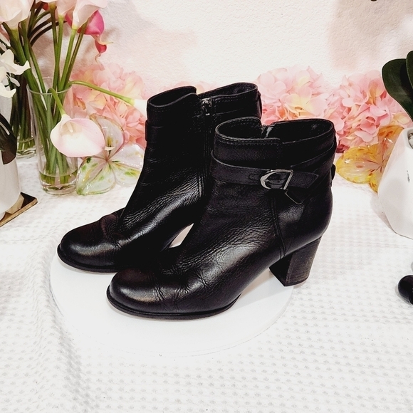 CLARKS Women's Jolissa Topaz Ankle Boot Black Leather Size 10M - Picture 1 of 10